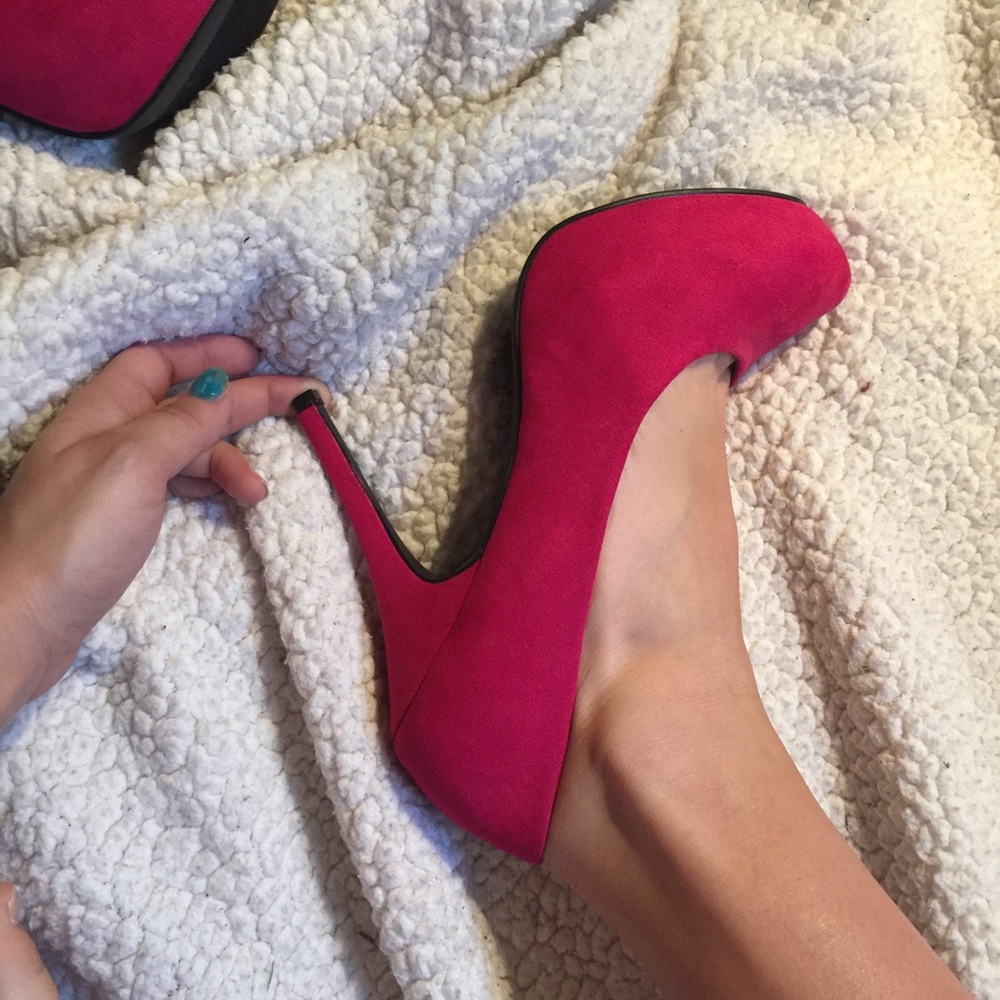 BRAND NEW! Hot pink heels