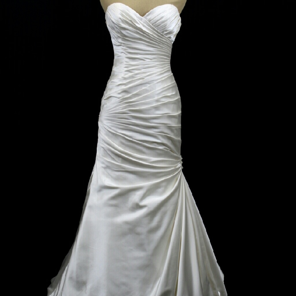 Maggie Sottero sample wedding dress "Kendal"