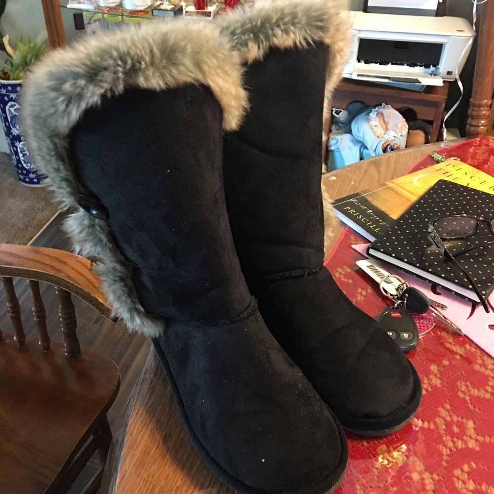 Fuzzy warm used great as slippers ! Take now !