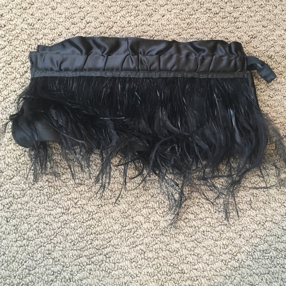 Express feather clutch