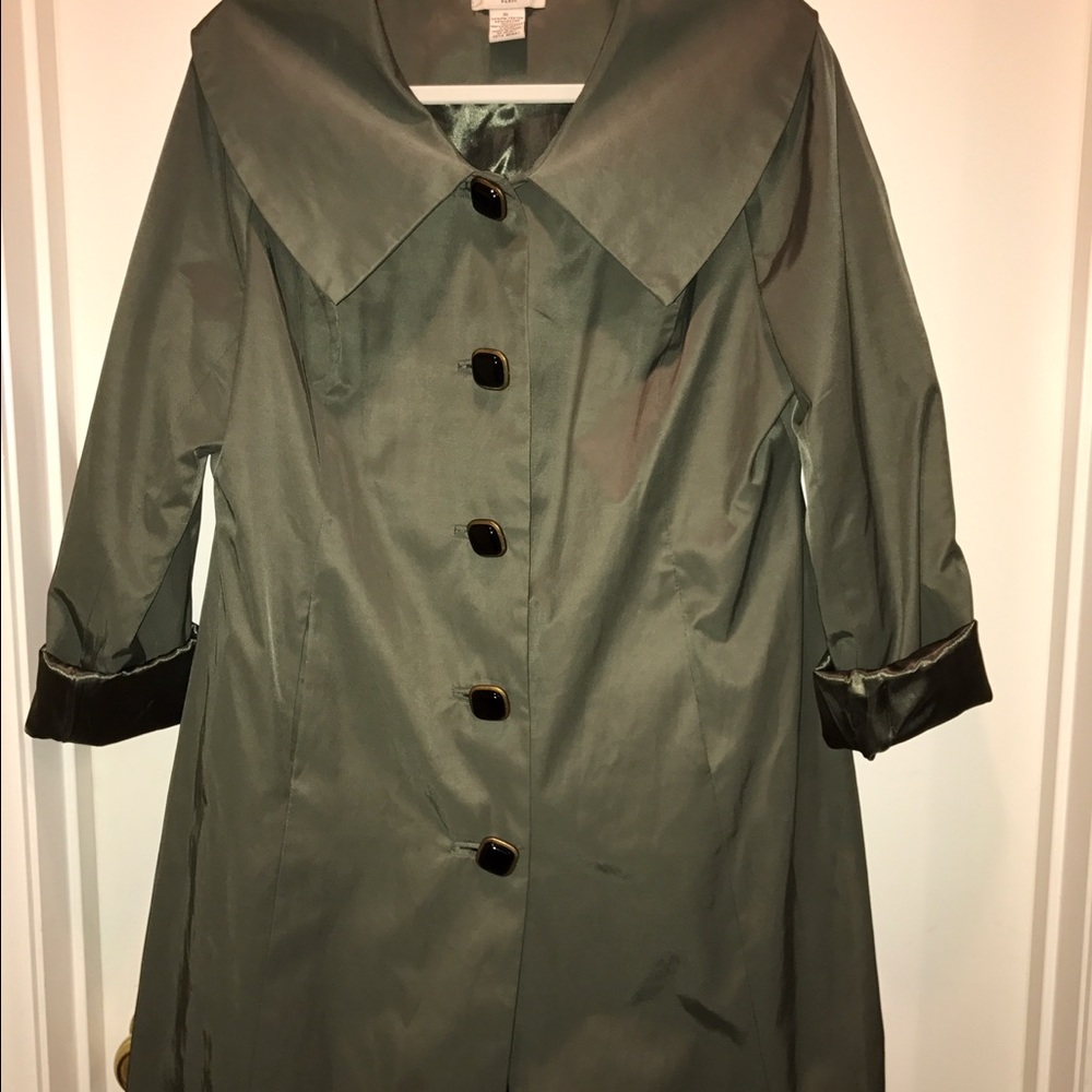 W's XL olive green trench with Peter Pan collar