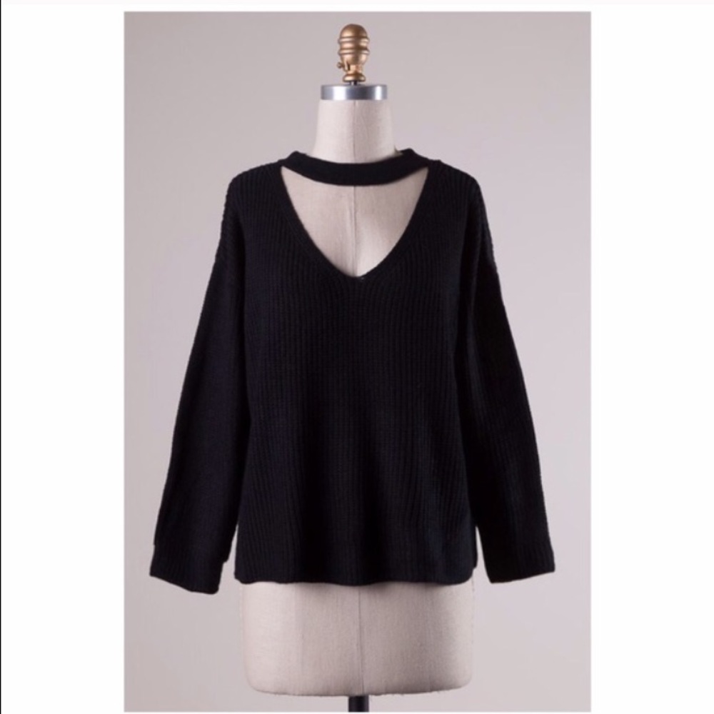 Black v neck cable knit sweater with choker