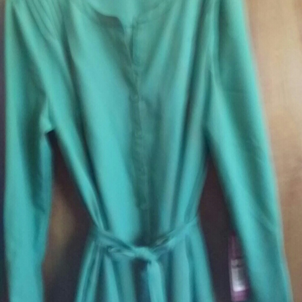 Dresss - Picture 3 of 3