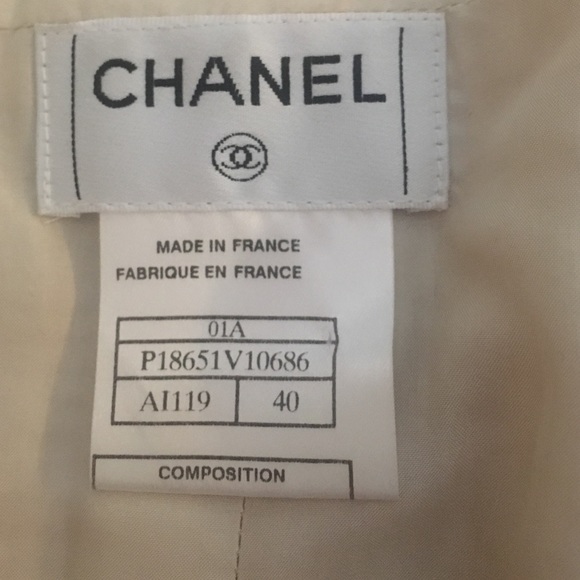 <Chanel> front button skirt - Picture 2 of 4