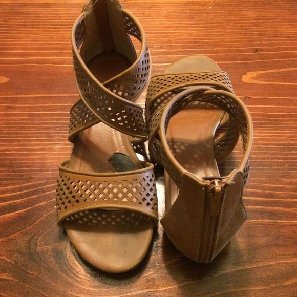 Picnic Sandals - Picture 3 of 4