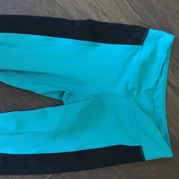 Koral Mesh Stripe Legging - Picture 3 of 4