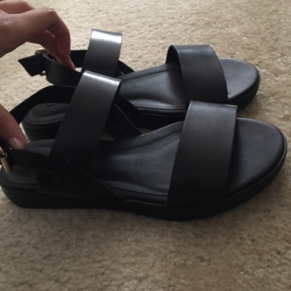 Cushioned Black Flat Form Sandals-Minimalist Style