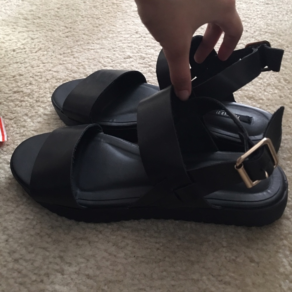 Cushioned Black Flat Form Sandals-Minimalist Style - Picture 3 of 3