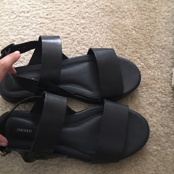 Cushioned Black Flat Form Sandals-Minimalist Style - Picture 2 of 3