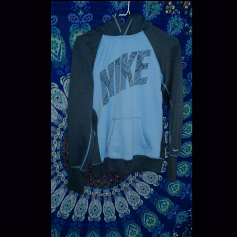 Blue therma-fit nike sweatshirt size medium