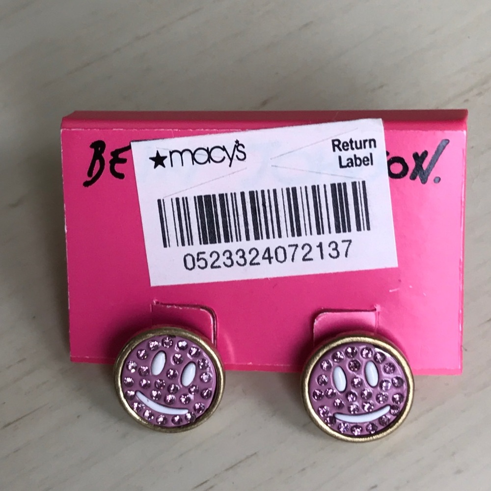 Betsey Johnson pink smiley face earrings 🤗💕