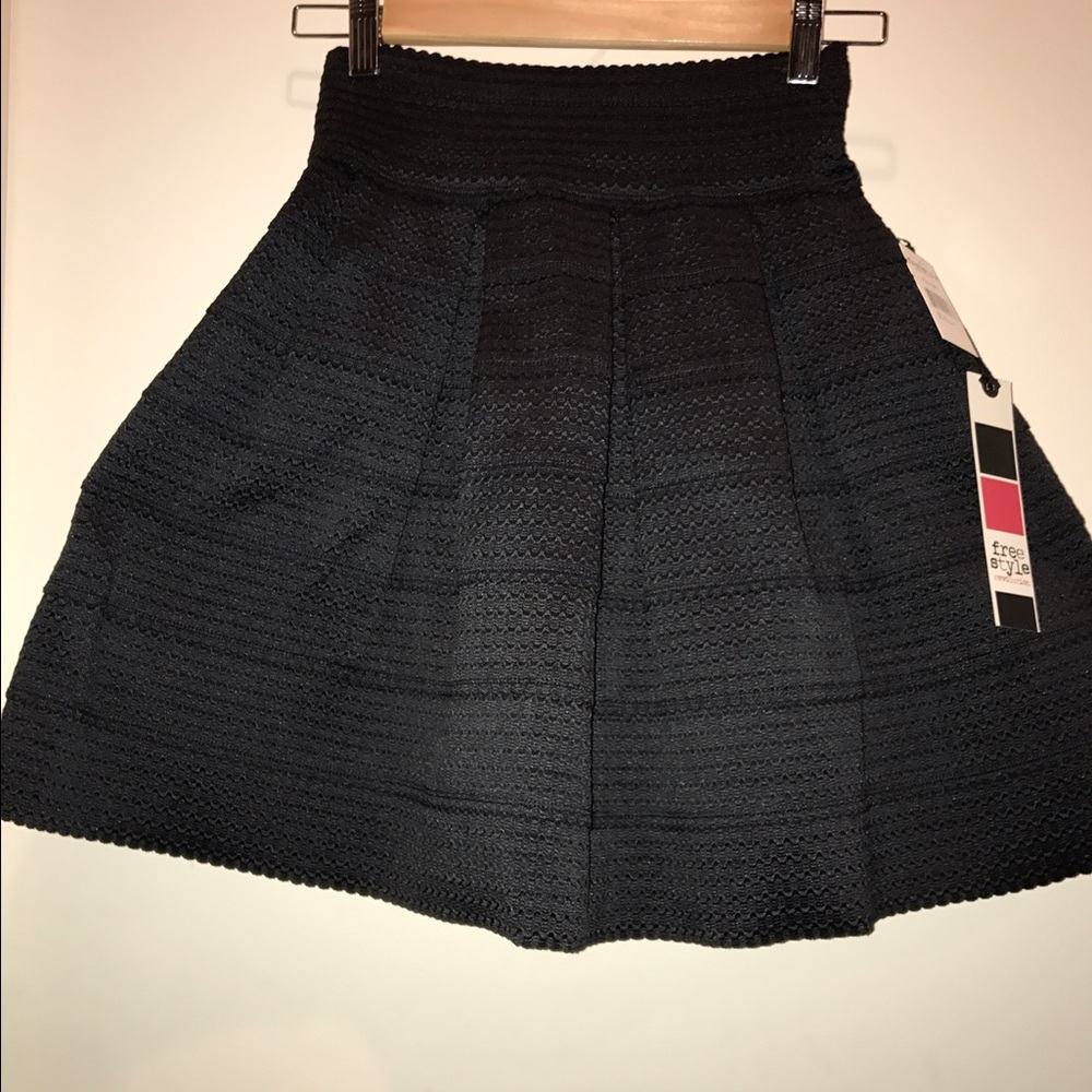 Womens M Pleated black cupcake skirt- FITS A SMALL