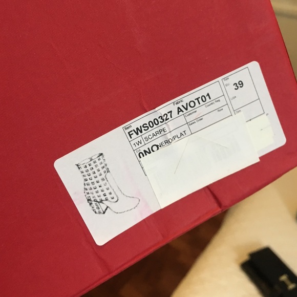 Bran New Rockstuds Valentino - Picture 4 of 4