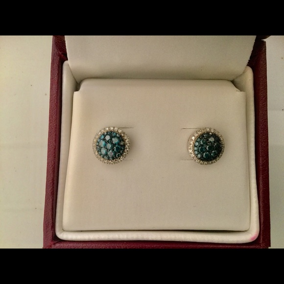 🎀 Blue and White Diamond Pendant and Earrings 🎀 - Picture 3 of 4