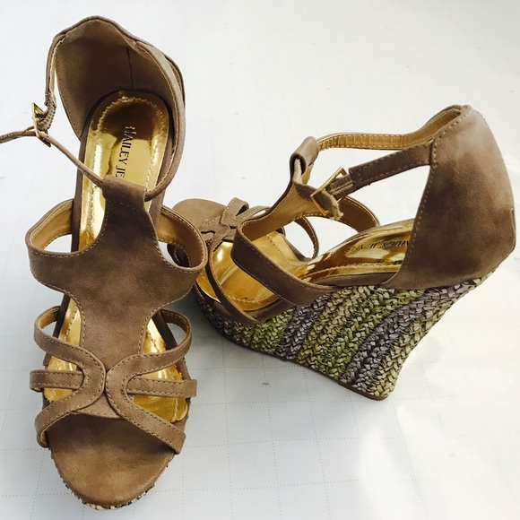 NWOT Wedge Sandals - Picture 3 of 4