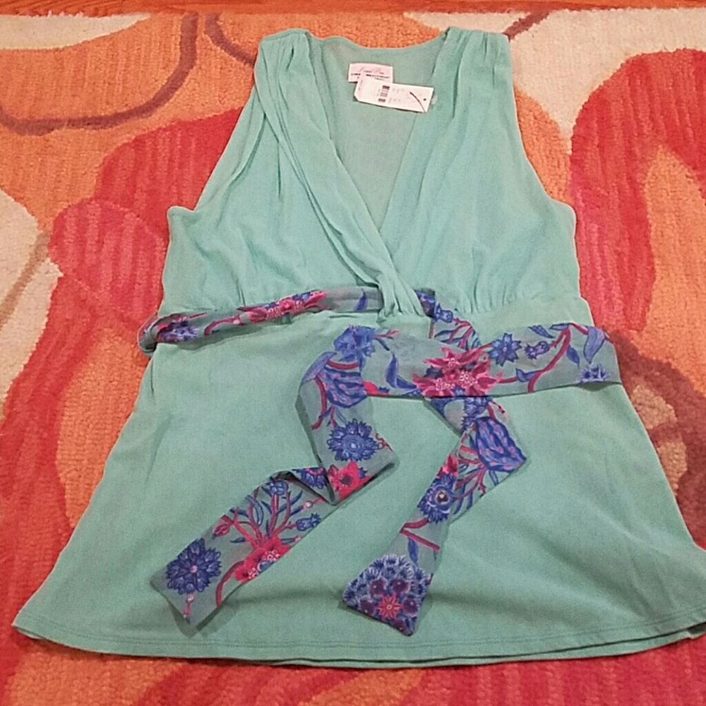 Sleeveless top with ribbon around waist NY&C