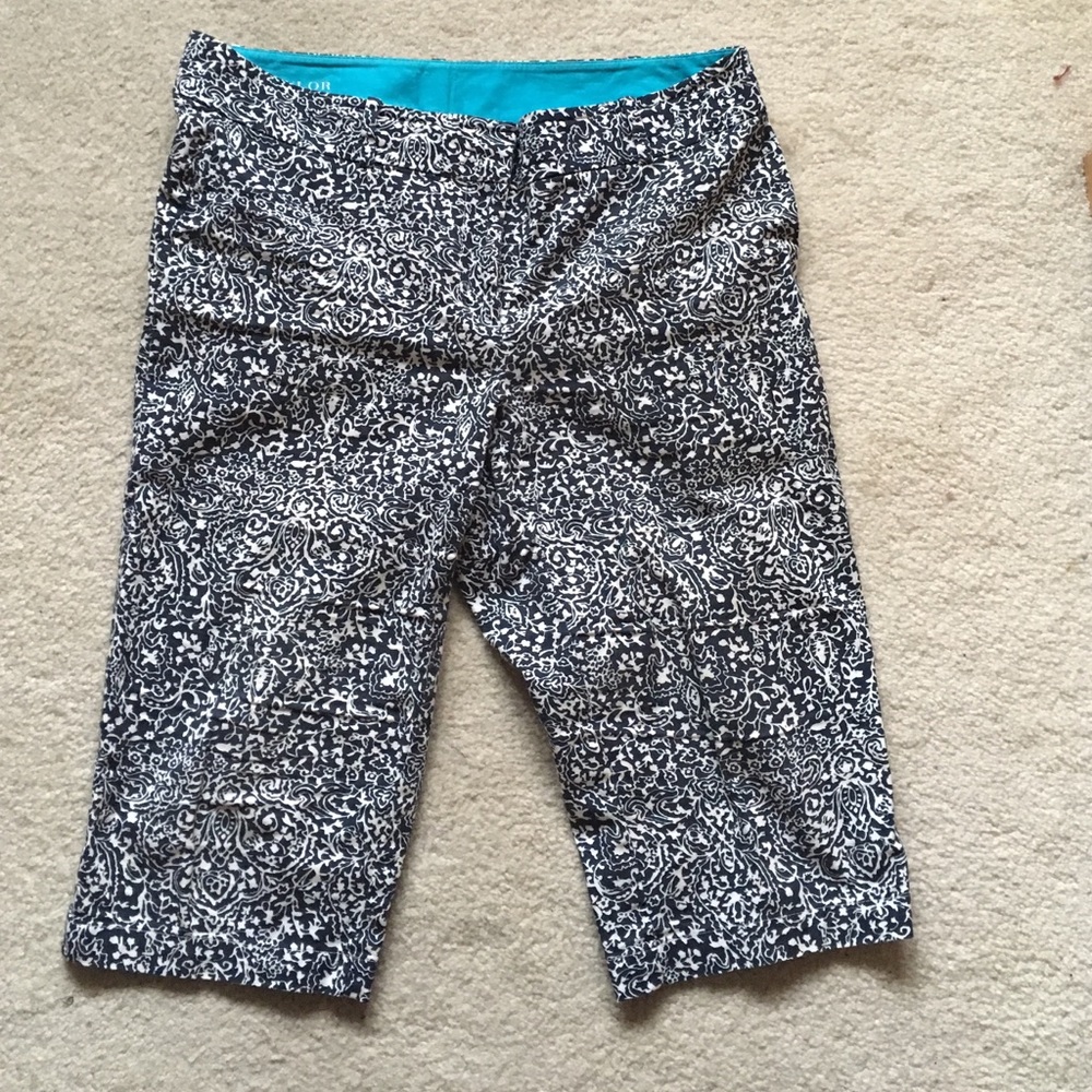 Ann Taylor patterned capris