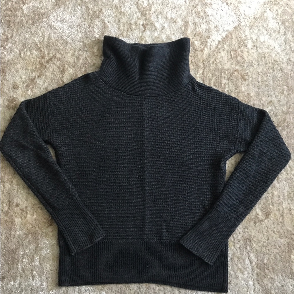 Banana Republic funnel neck sweater size S