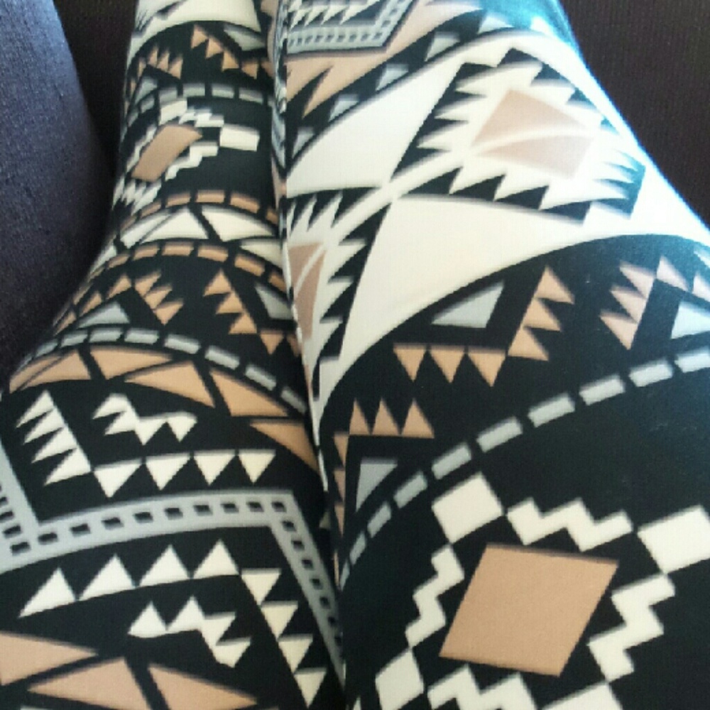 S only neutral Aztec print super soft leggings - Picture 2 of 2