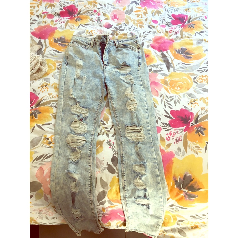 High waisted-distressed skinny jeans
