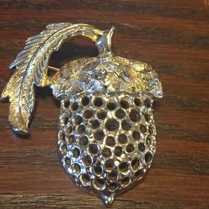 Vintage Sarah Coventry Brooch