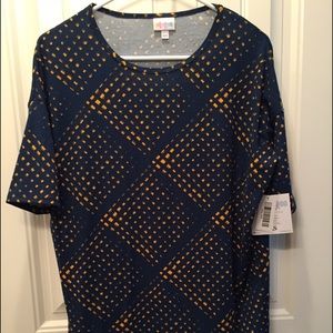 Beautiful LuLaRoe Irma