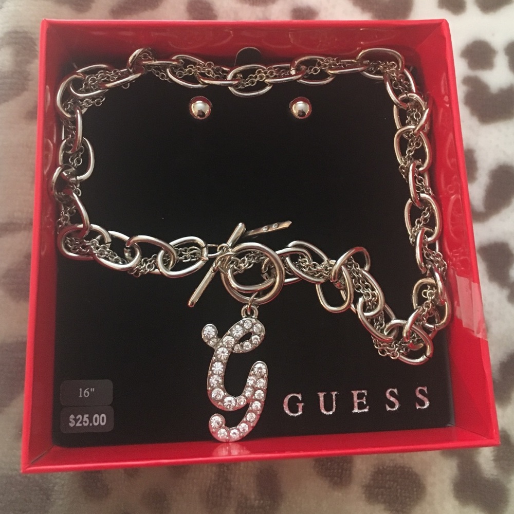 Guess necklace !