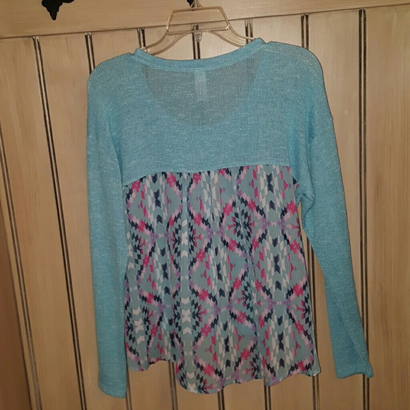 Flowy back Hi/Lo Sweater - Picture 2 of 4