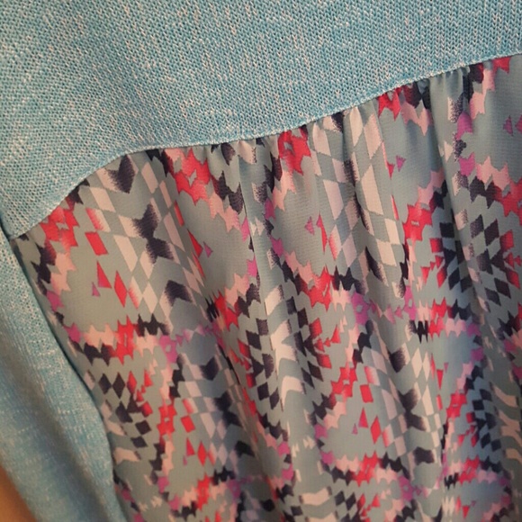 Flowy back Hi/Lo Sweater - Picture 3 of 4