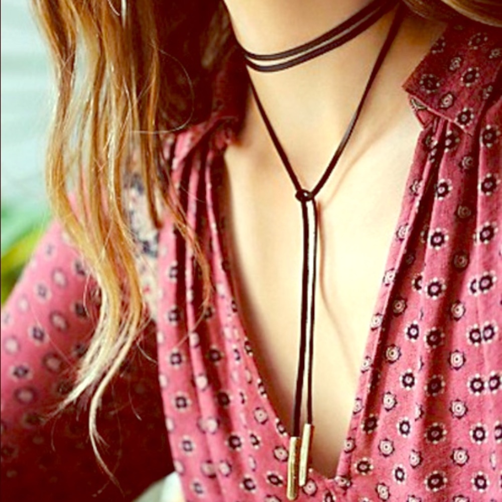 Brand new in packaging wrap around choker