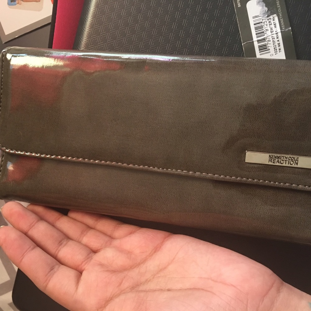 Kenneth Cole Reaction patent wallet clutch