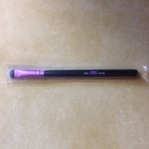 Vera Mona brush