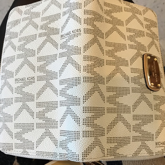 NWT Michael Kors Wallet Wristlet - Picture 3 of 3