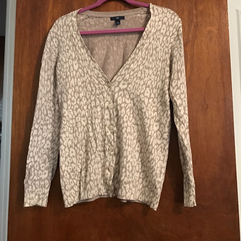 Gap sweater
