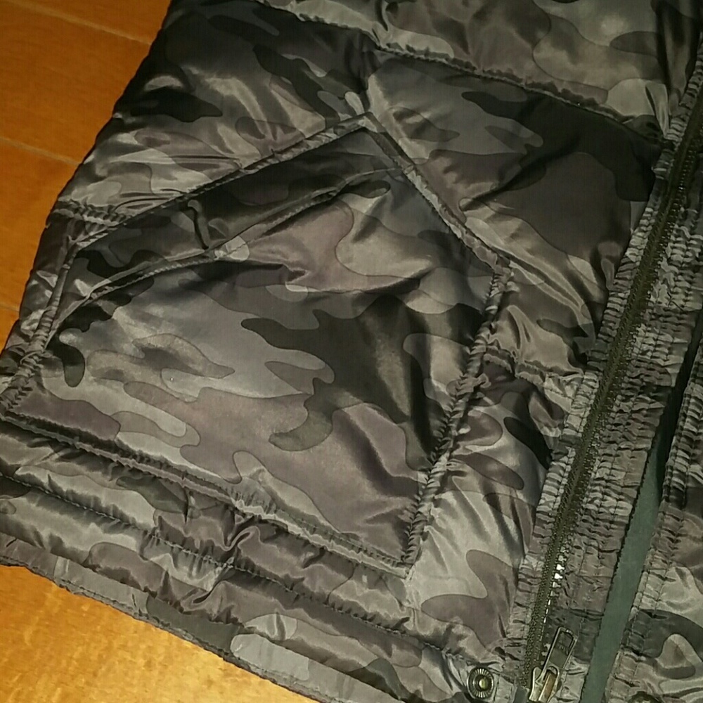Vest - Picture 3 of 3