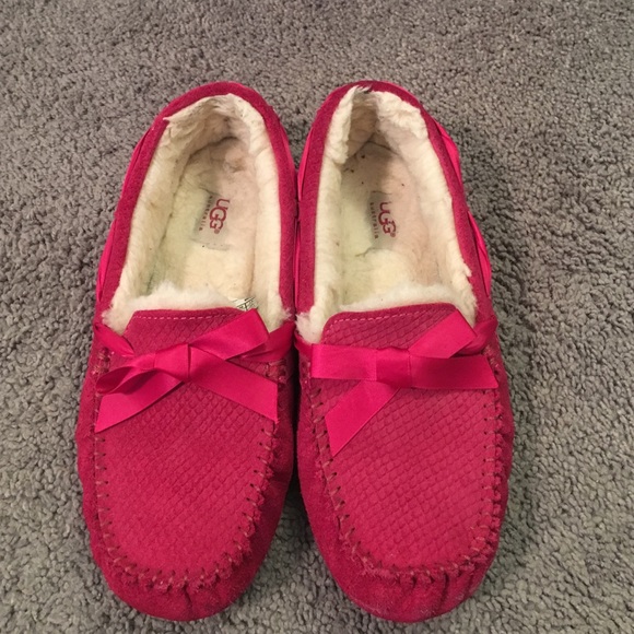 UGG Shoes - Pre-owned UGG Dakota Slippers Size 10