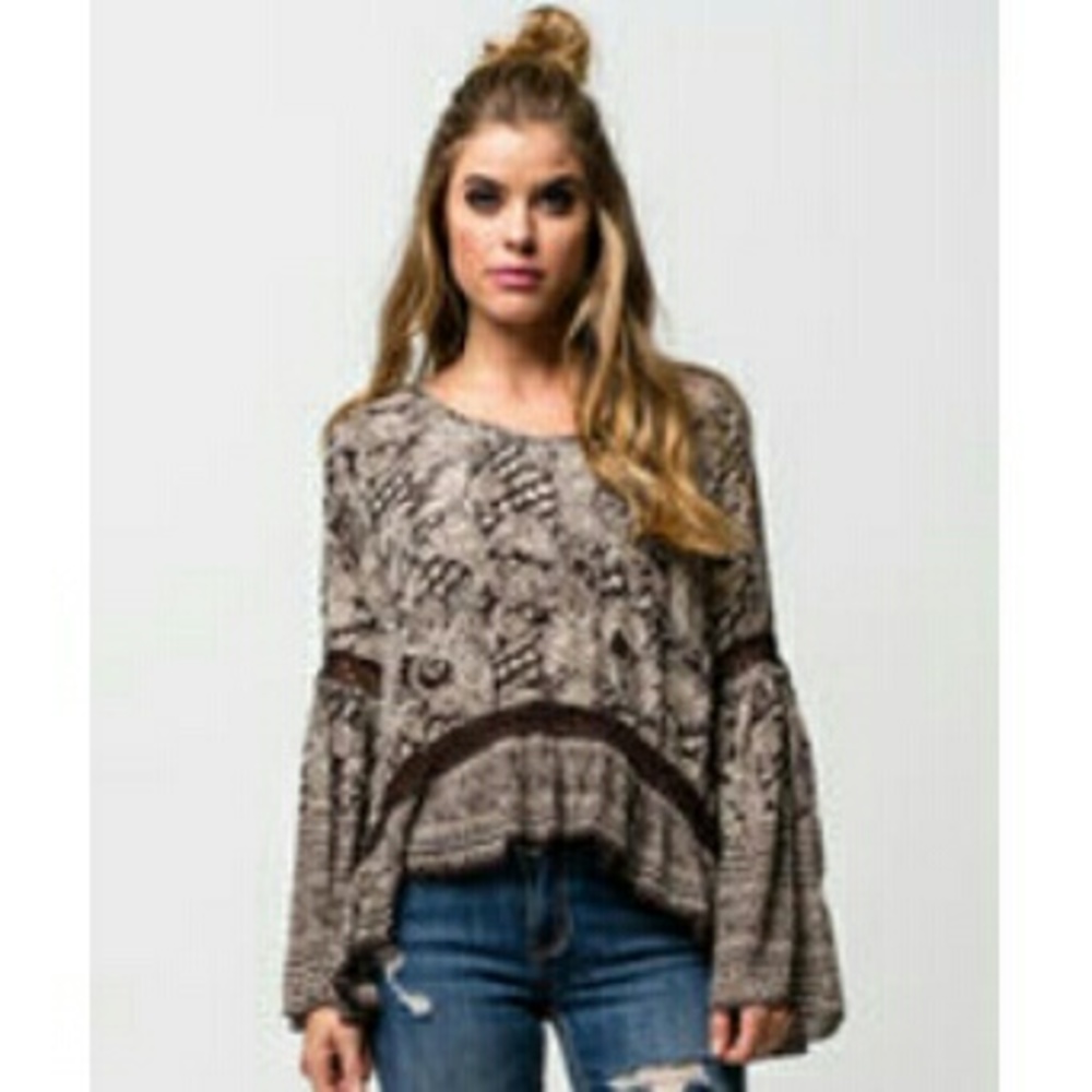 Nwt patrons of peace top