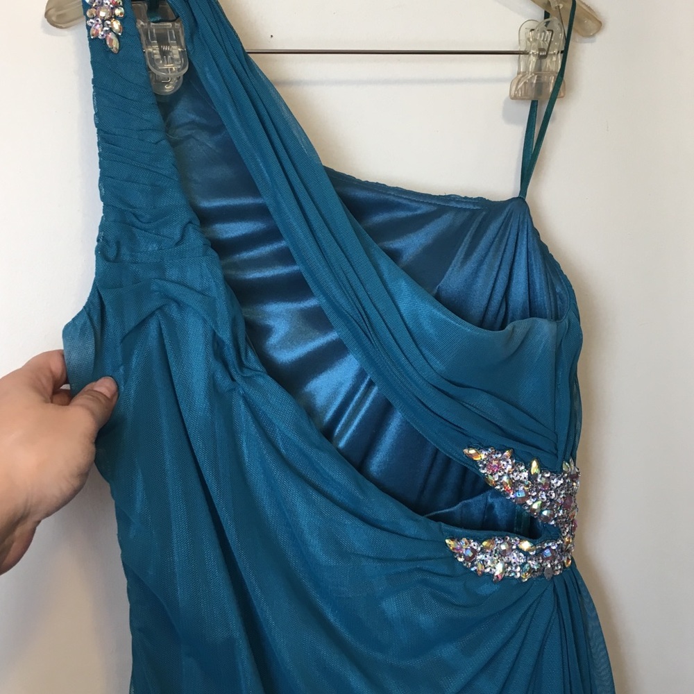 Formal dresse - Picture 3 of 4