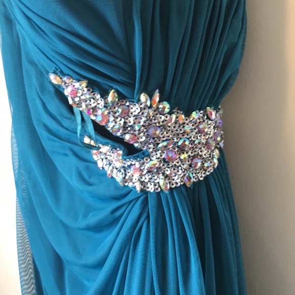 Formal dresse - Picture 4 of 4