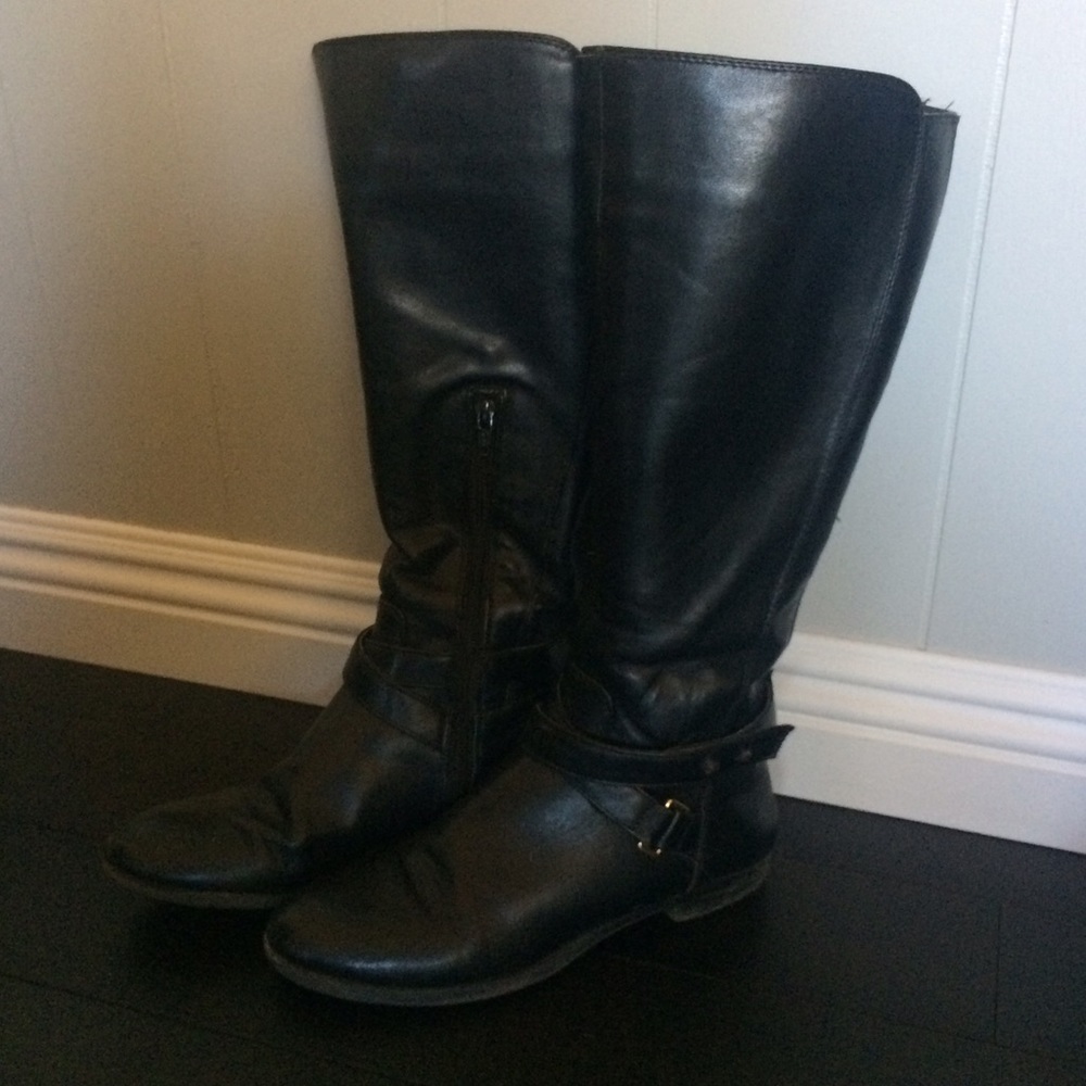 Mossimo black pleather boots