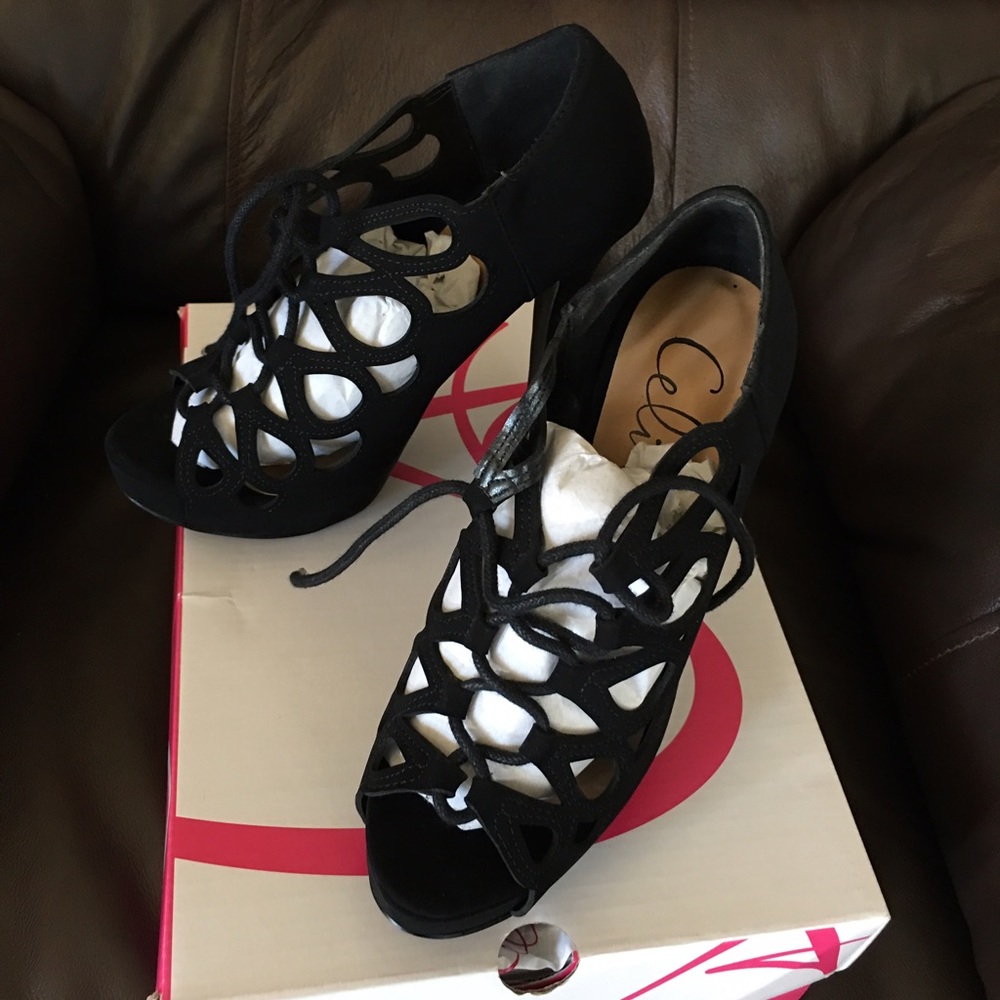 Celia Karmix Peep Pump