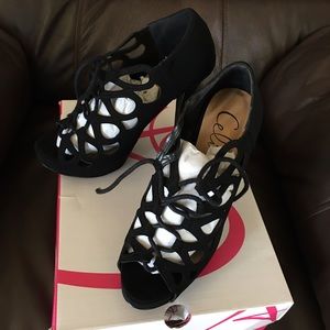 Celia Karmix Peep Pump