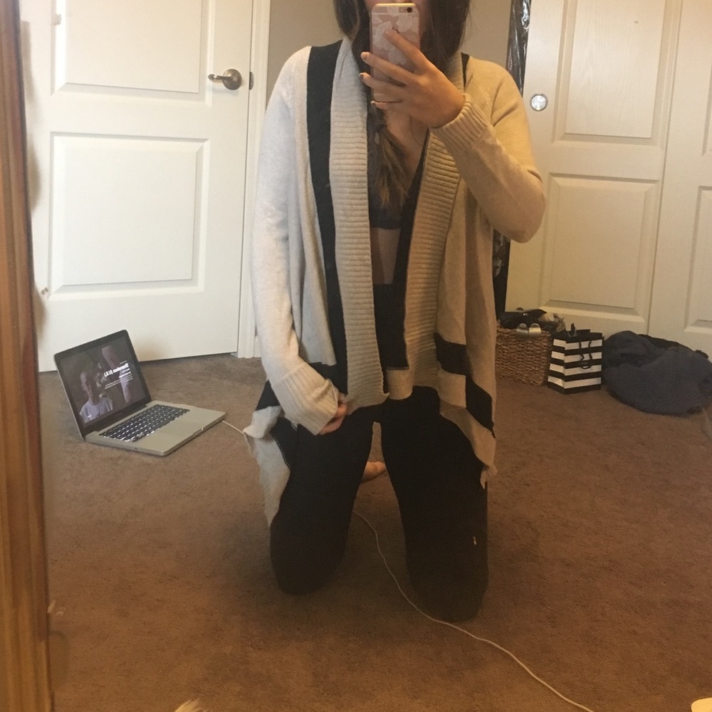 Fabulous BANANA REPUBLIC CARDI