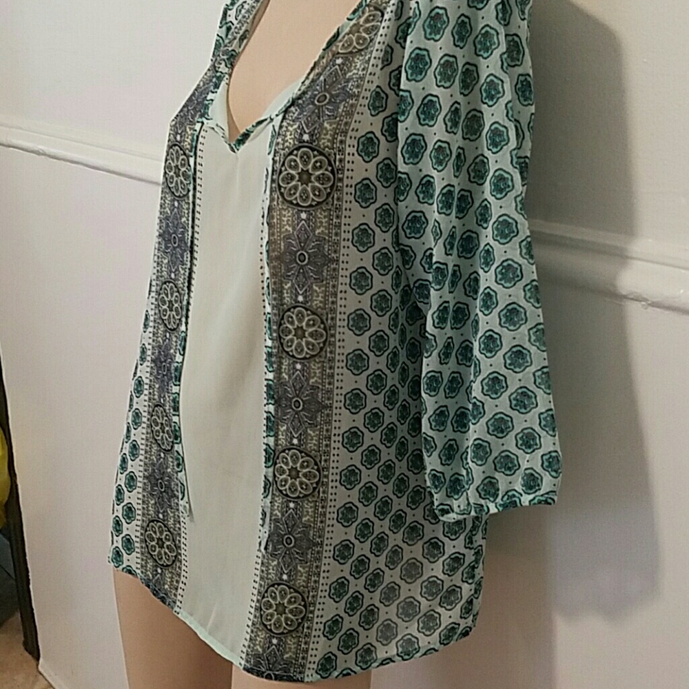 Old Navy Green print top - Picture 3 of 3