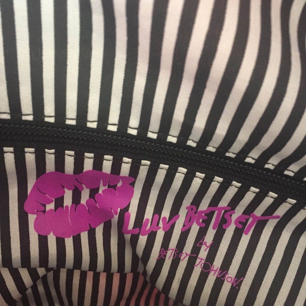 Betsey Johnson Floral Rose Weekender & Pom - Picture 5 of 6