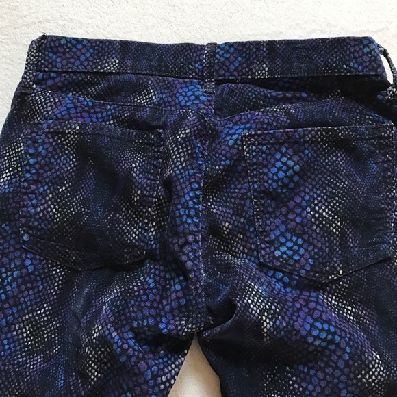 GAP Pants - Gap velvet legging snakeskin jeans. GAP Pants - Gap velvet legging snakeskin jeans.