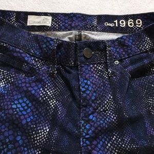 GAP Pants - Gap velvet legging snakeskin jeans. GAP Pants - Gap velvet legging snakeskin jeans.