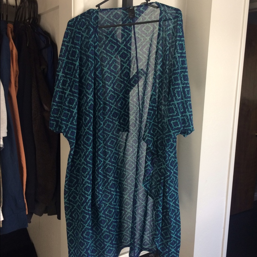 H&M geometric flowy blouse