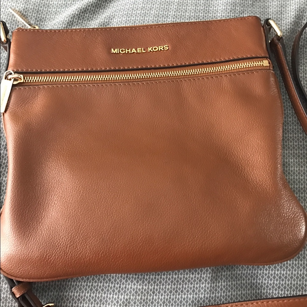🌺SOLD🌺 Michael Kors cross body messenger bag