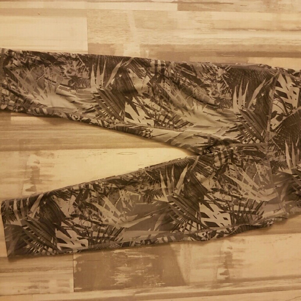 Athleta XS crops